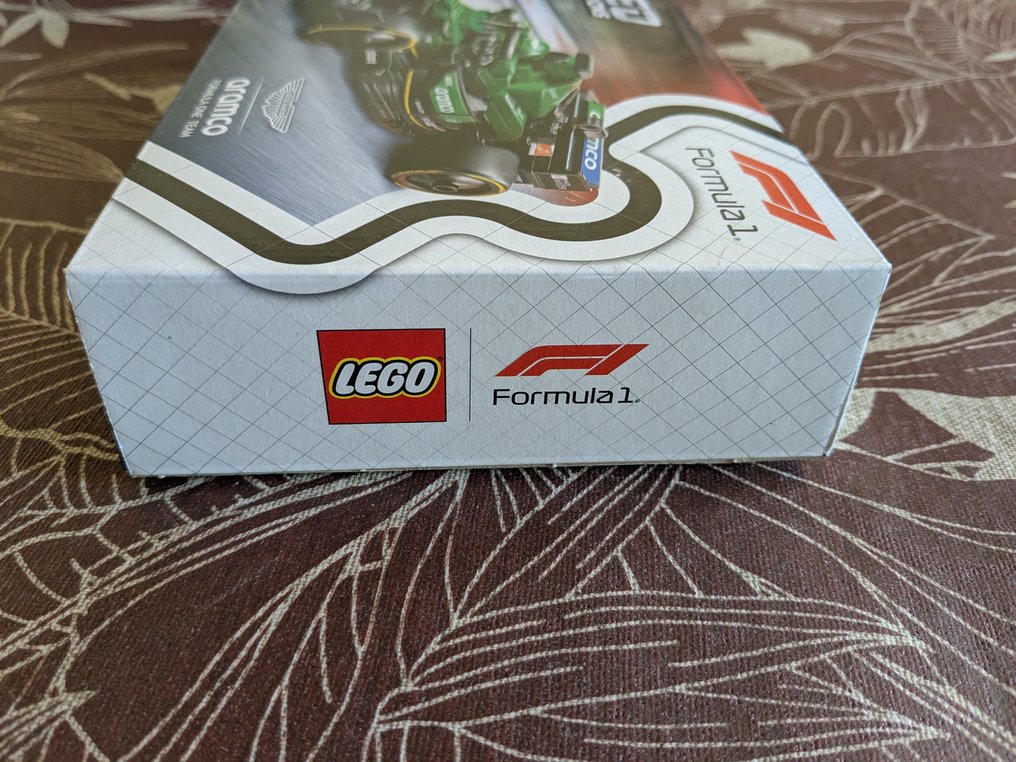 Lego Σετ - Speed Champions - Aston Martin Aramco F1 AMR24 / Mercedes-AMG PETRONAS F1 Team W15 E Performance #3.2