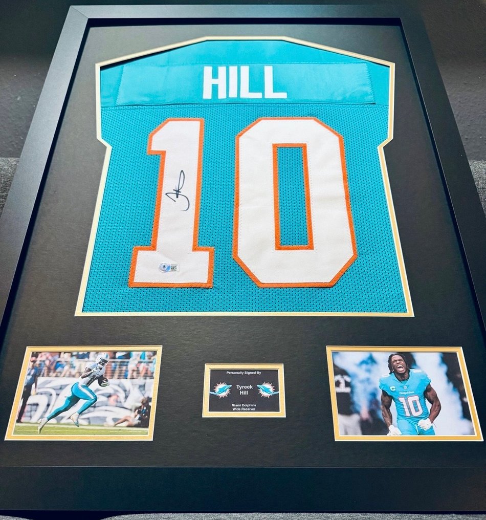 Miami Dolphins - NFL - Tyreek Hill - 2022 - Signed custom jersey / luxury frame / Beckett  #2.1