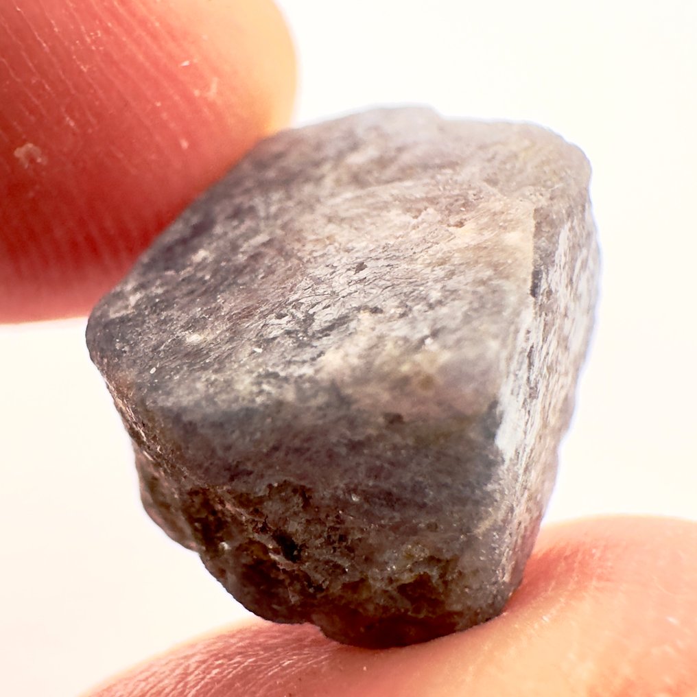 Ζαφείρι Τραχύς - Ύψος: 16 mm - Πλάτος: 11 mm- 5.4 g - (1) #1.0