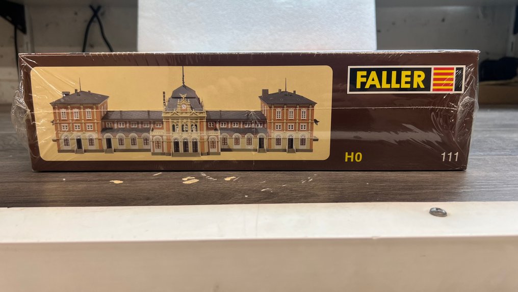 Faller H0 - 111 - Model train building kits (1) - Large train station in Neustadt #2.1