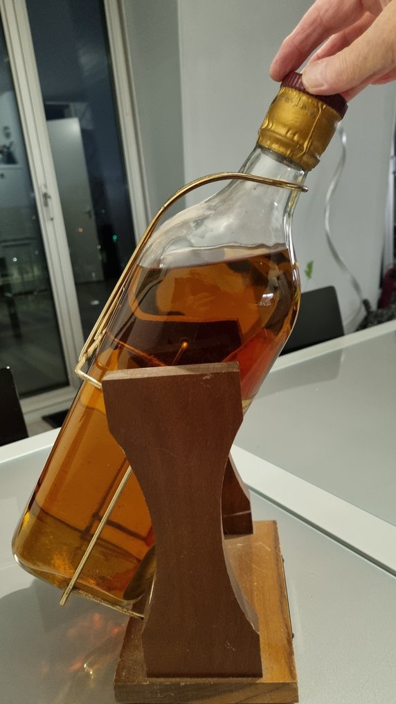 Johnnie Walker Red Label w/standee  - b. Δεκαετία του 1970 - 3.75 L #4.3