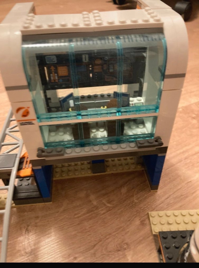Lego Set - 60228 - Stadt - Deep Space Rocket and Launch Control #3.2