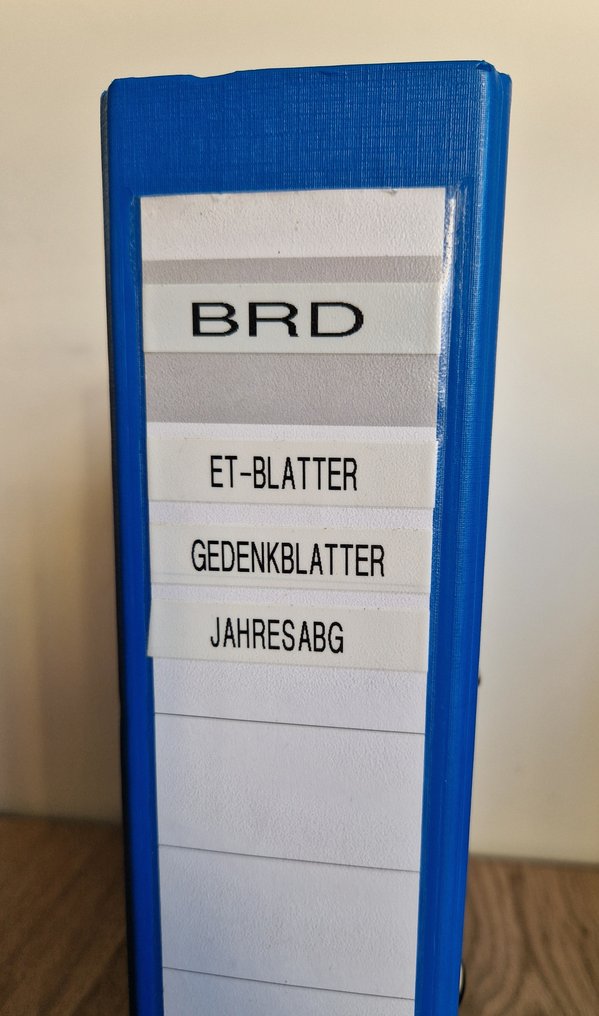 德國 1973/2008 - 大量邮寄件和特别出版物大致按年份顺序，装在文件夹中的套子里。 - Michel #2.1