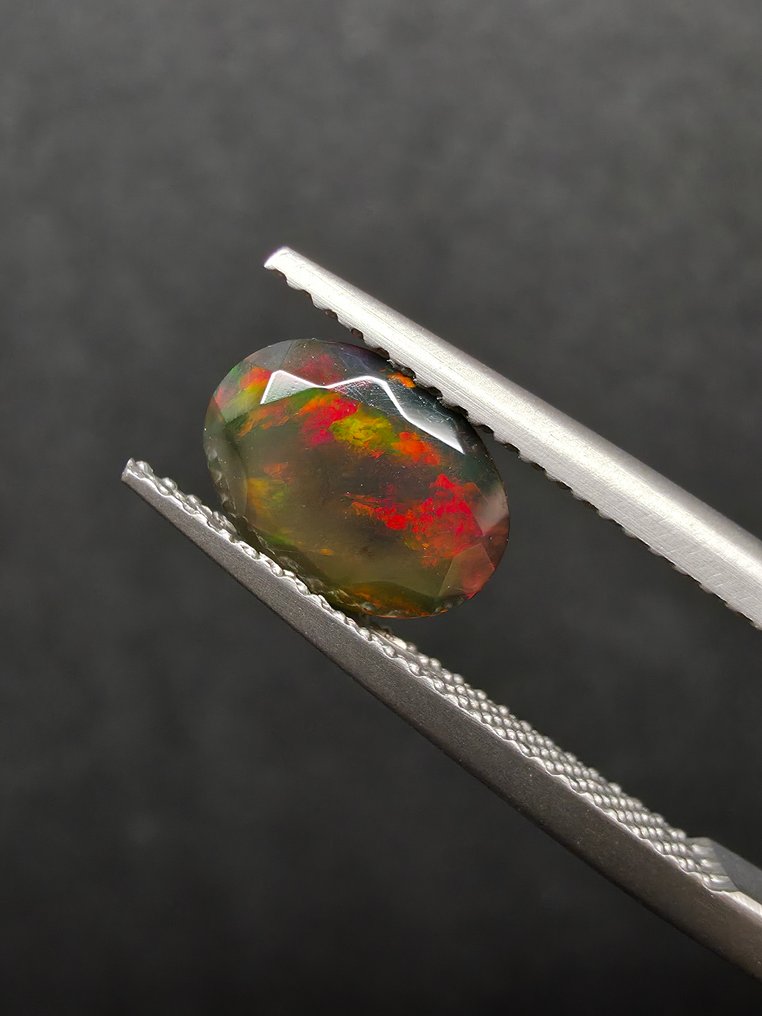 2,30 tcw Zwarte Opaal Faceted- 0.46 g - (2) #3.2