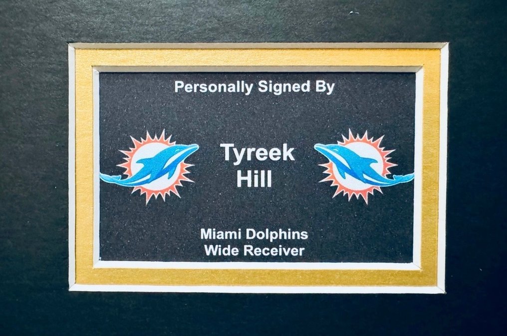 Miami Dolphins - NFL - Tyreek Hill - 2022 - Signed custom jersey / luxury frame / Beckett  #4.3