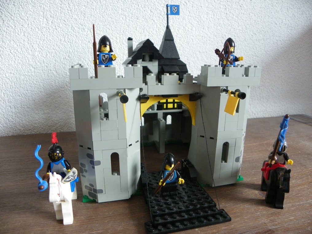 LEGO Set - 6074 - Castle - Black  Falcon’s Fortress #1.0