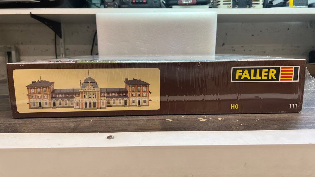 Faller H0 - 111 - Model train building kits (1) - Large train station in Neustadt #1.0
