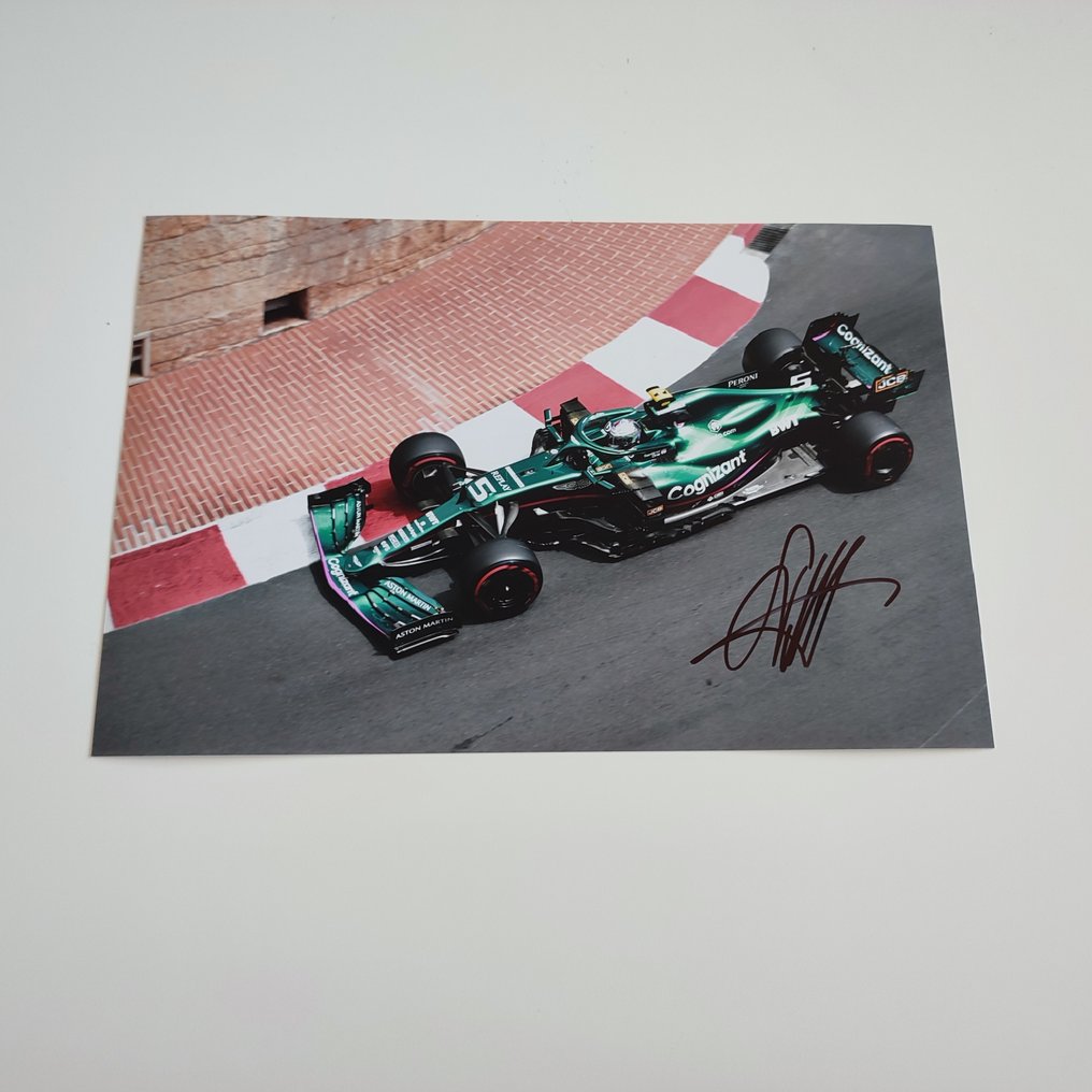 Aston Martin - Sebastian Vettel - 2021 - Valokuva #2.1