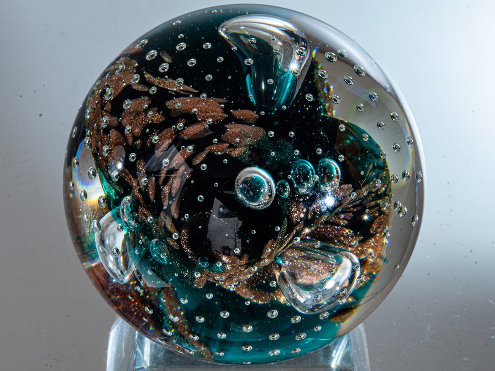 Caithness Glass - Philip Chaplain - Paperweight - "Goldrush" (Emerald, 1998) - Ø 7,9 cm - Glass #1.0