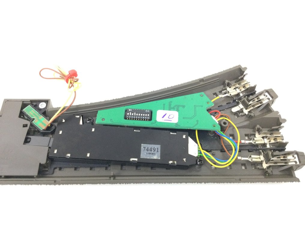 Märklin H0 - 24611/24612/74491/74462/74470 - Γραμμές τρένου μοντελισμού (2) - 2 C-Rails δεξιά σιδηροδρομικές διασταυρώσεις με κίνηση/αποκωδικοποιητή και φωτισμό. #1.0