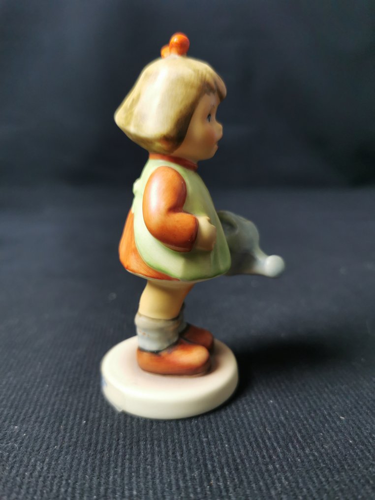 Statuette, Vintage Hummel Goebel - Statuetta "MuB noch gieBen natures Gift" #1996 - TMK7 - 9.5 cm - Porcelain #3.2