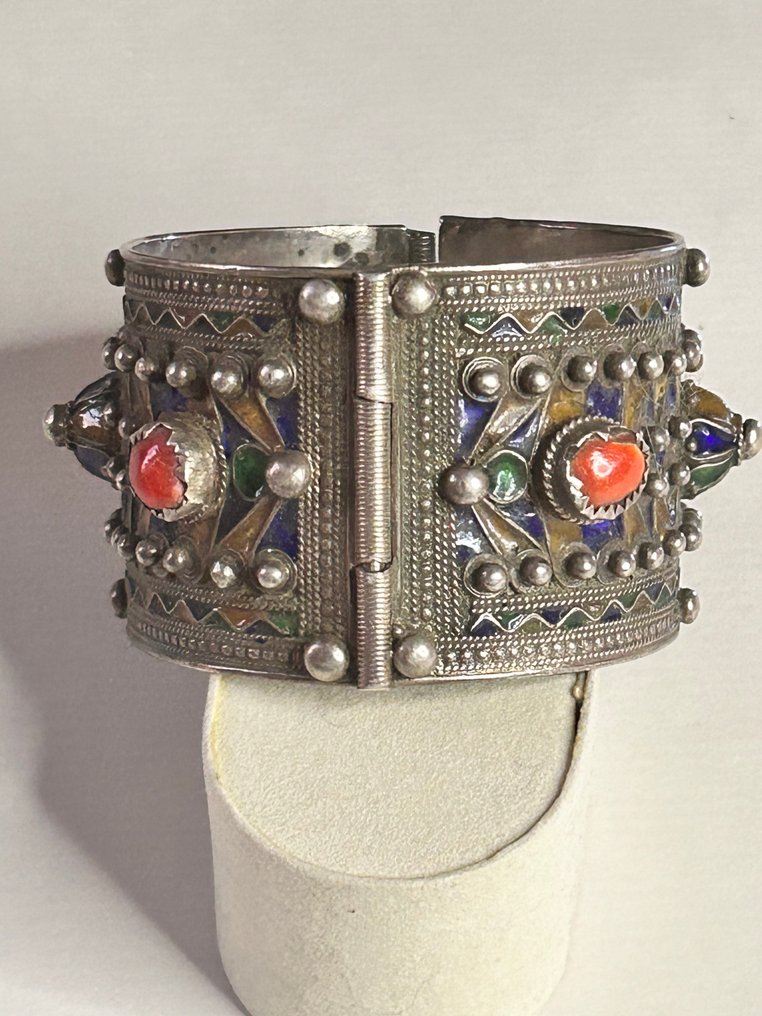 Kabyle-rannekoru - Hopea - 1900-luvun puoliväli #2.1