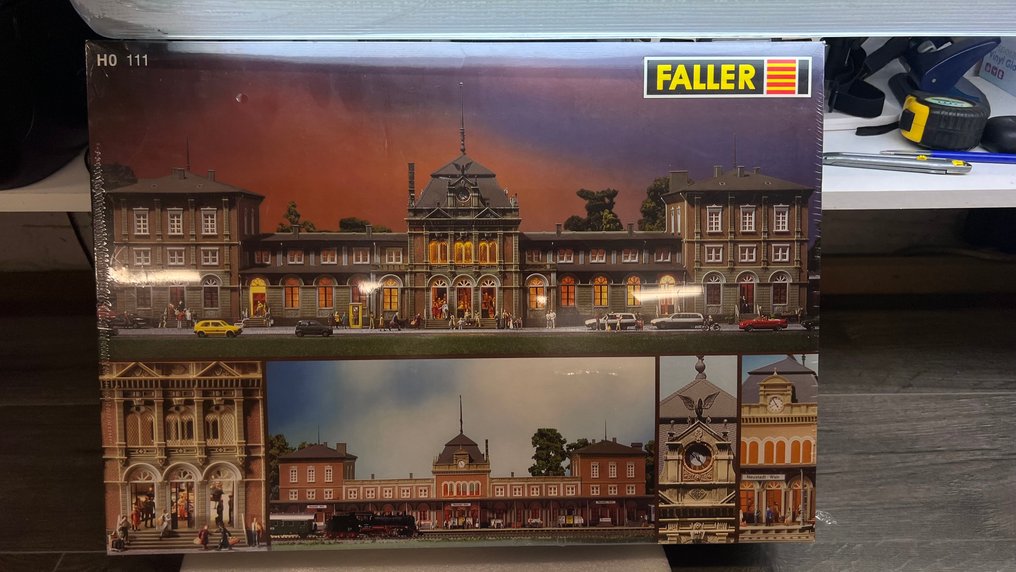 Faller H0 - 111 - Model train building kits (1) - Large train station in Neustadt #1.0