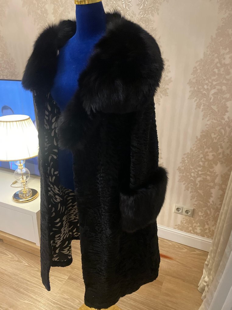 Artisan Furrier - Coat #1.0