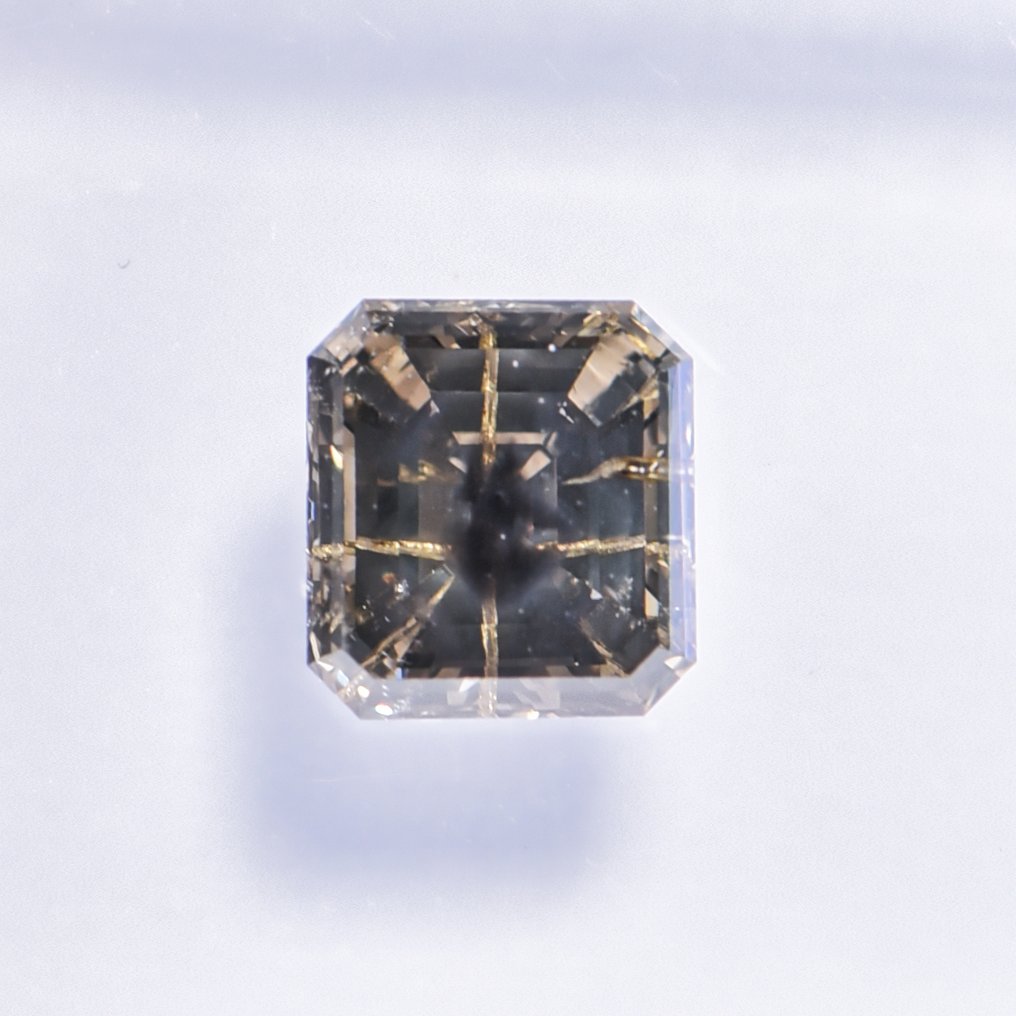 No reserve price - 1 pcs Diamond (Natural coloured) - 0.56 ct - Emerald - Fancy deep Greyish, Brownish Yellow - I1 - International Gemological Institute (IGI) - VG VG #3.2