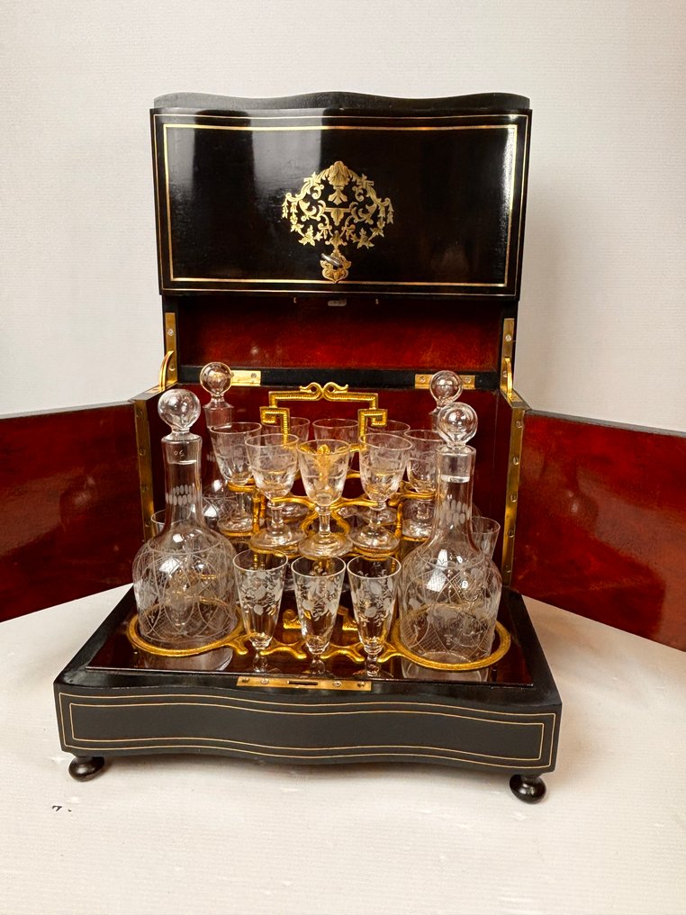 Ντουλάπι ποτών - Το Cristal Saint Louis poirier μαυρίζει. #1.0