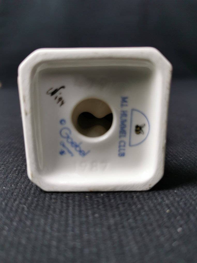 Szobrocska, Vintage Hummel Goebel - Statuetta "Ich bring Dir was I Brought Tou a Gift" #1987 - TMK7 - 10.5 cm - Porcelán #4.3