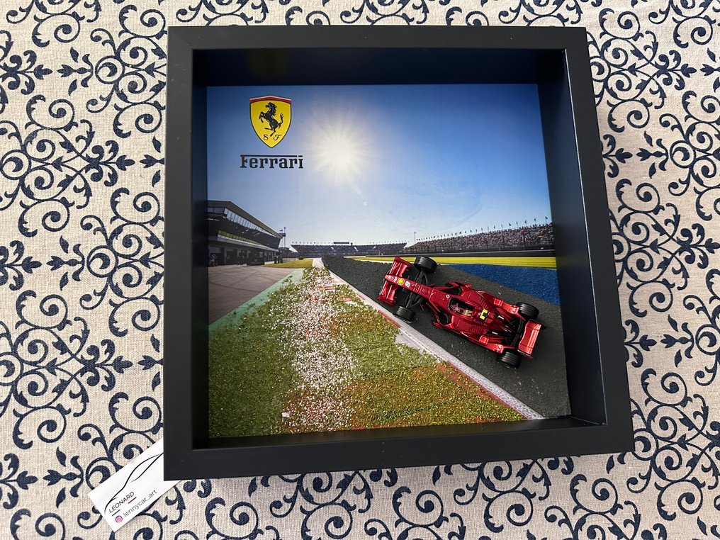 Artwork - Ferrari - Ferrari formula 1 f2007 Kimi Raikkonen 1/43 - Leonard C. D. - unico numerato diorama - 2025 #4.3
