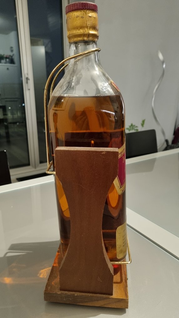 Johnnie Walker Red Label w/standee  - b. Δεκαετία του 1970 - 3.75 L #3.2