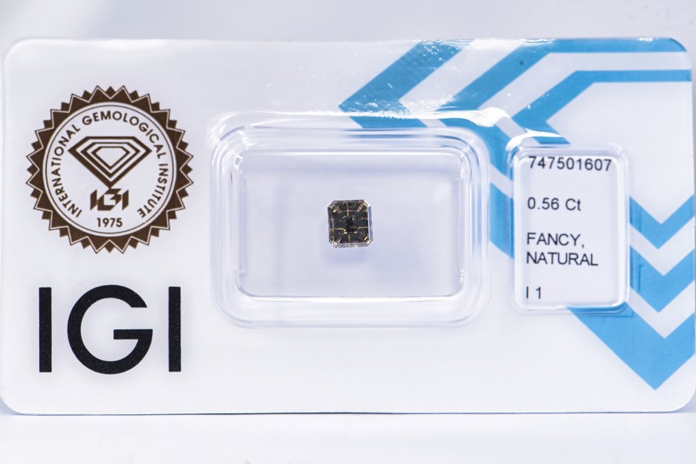 No reserve price - 1 pcs Diamond (Natural coloured) - 0.56 ct - Emerald - Fancy deep Greyish, Brownish Yellow - I1 - International Gemological Institute (IGI) - VG VG #1.0