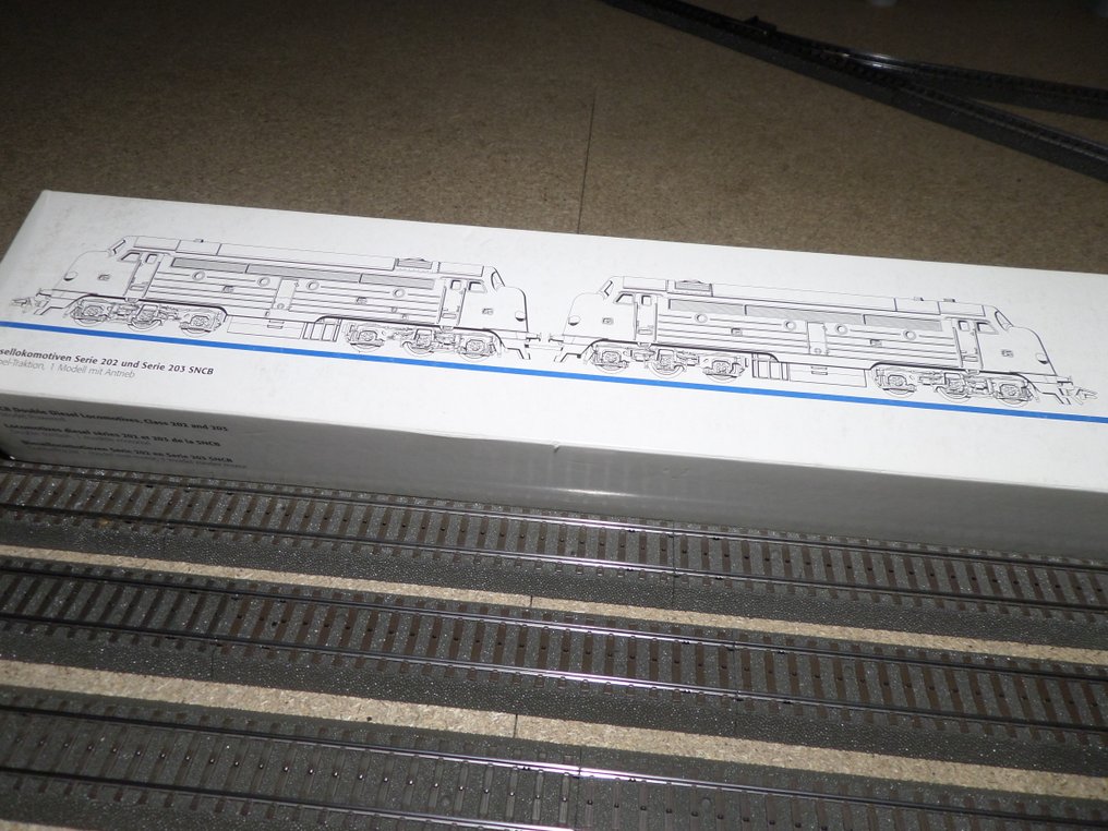 Märklin H0 - 34664 - 柴油火車 (1) - Séries 202 和 203 双牵引 - NMBS #1.0