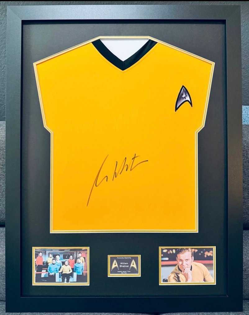 Star Trek - William Shatner - signed Star Trek Uniform / luxary Frame / JSA #1.0