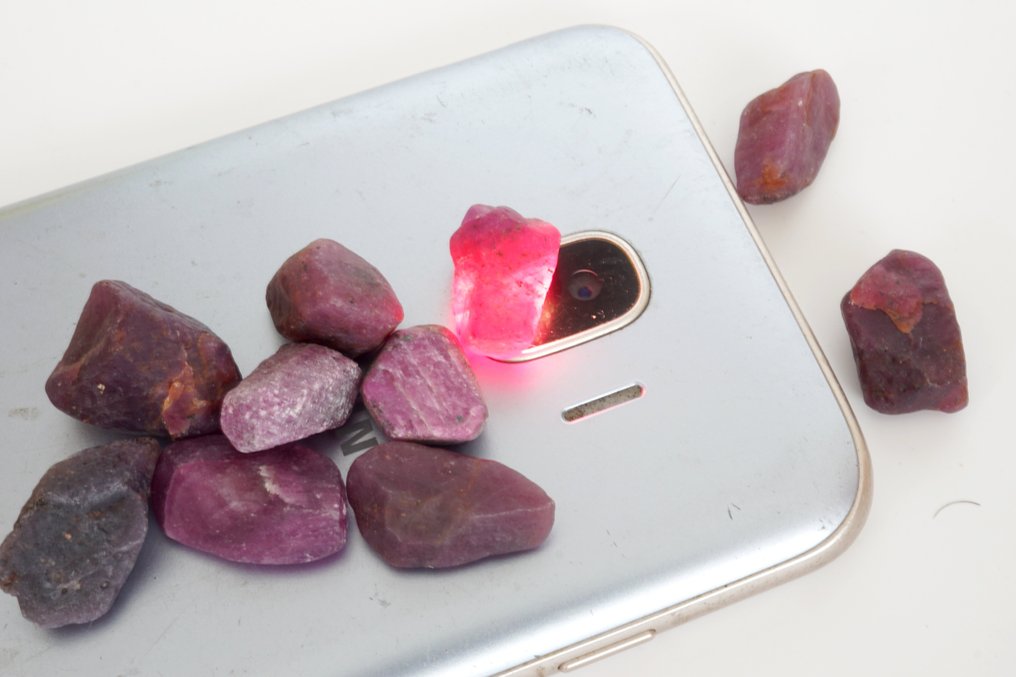 Ruby 172 carats of untreated raw ruby crystals.- 34.41 g - (8) #2.1