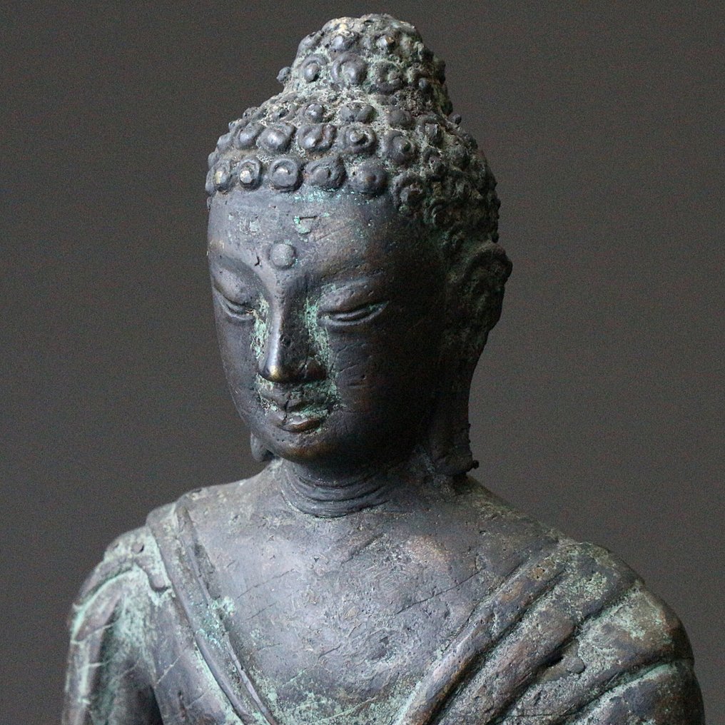 Skulptur, Bronze Buddha on Octagonal Base - 29.8 cm - Bronze #1.0