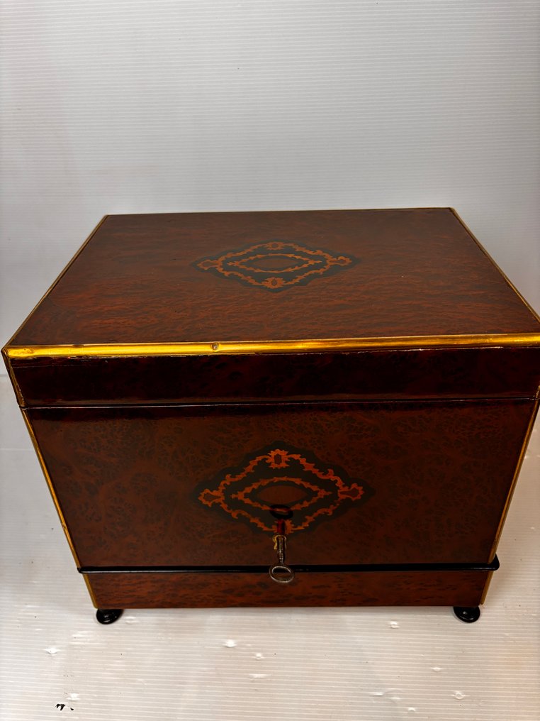 Cave à Liqueur Napoleon III - Ντουλάπι ποτών - Loupe d’Amboine-Acajou-Bronze-Cristal #2.1