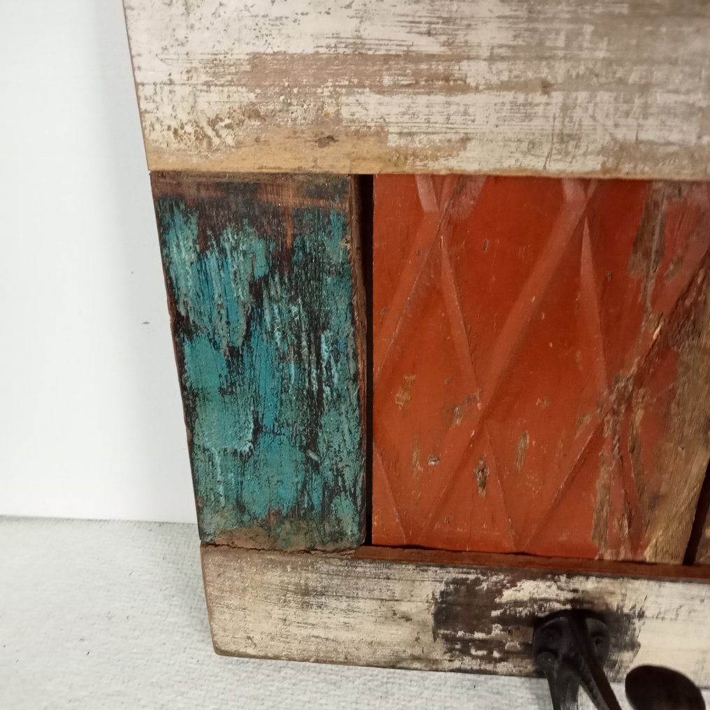 Piet Hein Eek-stijl - Coat rack - Timber with iron hooks - Reclaimed wood furniture #2.1