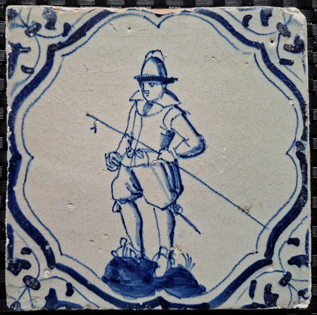 Tile - Antique Delft blue tile with soldier. - 1600-1650 #3.2