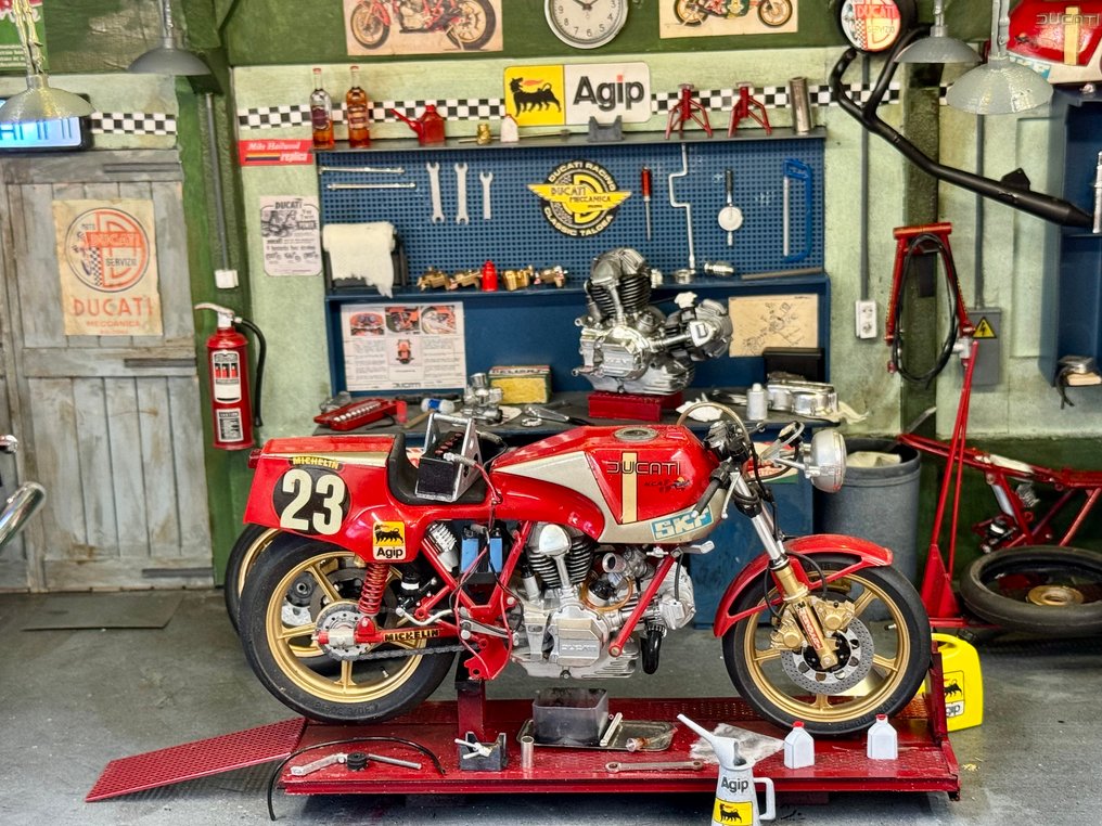 Tamiya, Minichamps 1:12 - 模型摩托车 - Ducati MHR NCR Mike Hailwood - 非常独特的1/12比例摩托车模型场景，MHR NCR MikeHailwood！ #1.0