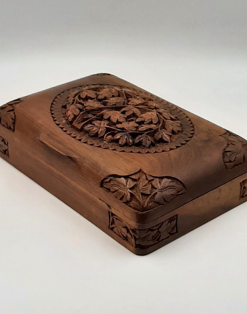 Scatola in Noce intagliata - Schatulle - Walnuss #1.0