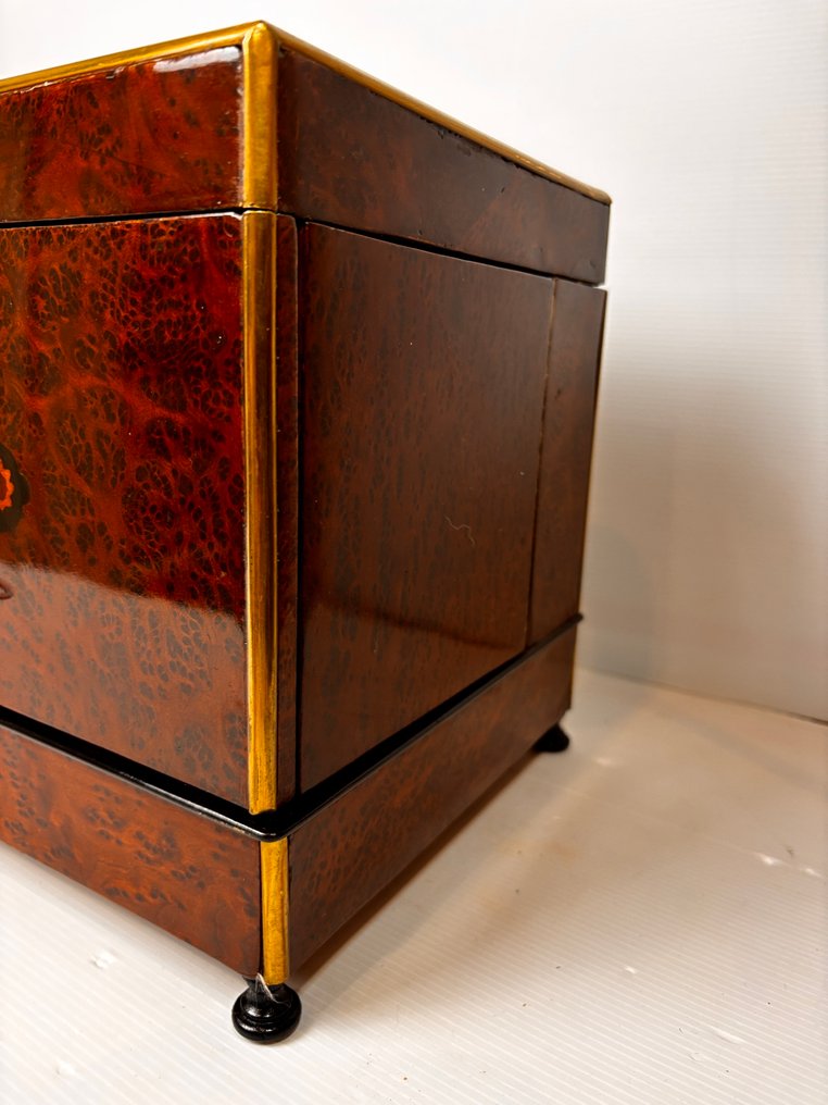 Cave à Liqueur Napoleon III - Ντουλάπι ποτών - Loupe d’Amboine-Acajou-Bronze-Cristal #4.3