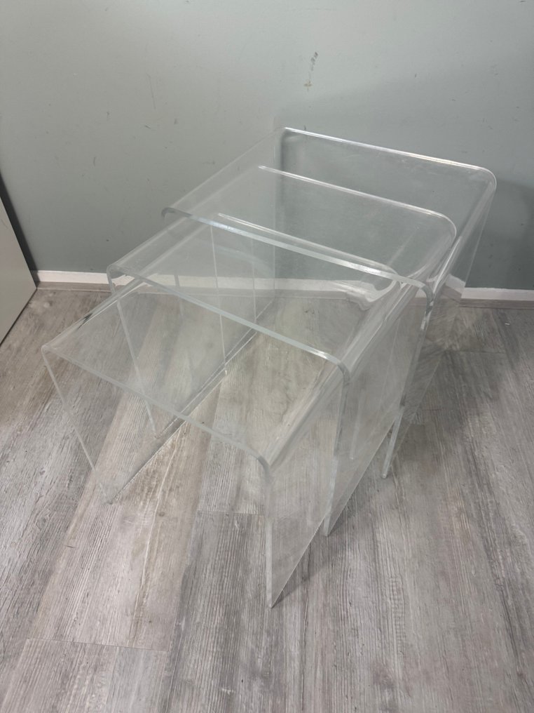 嵌套表 - 有机玻璃 - 三张复古弯曲透明的丙烯酸玻璃边几 #1.0