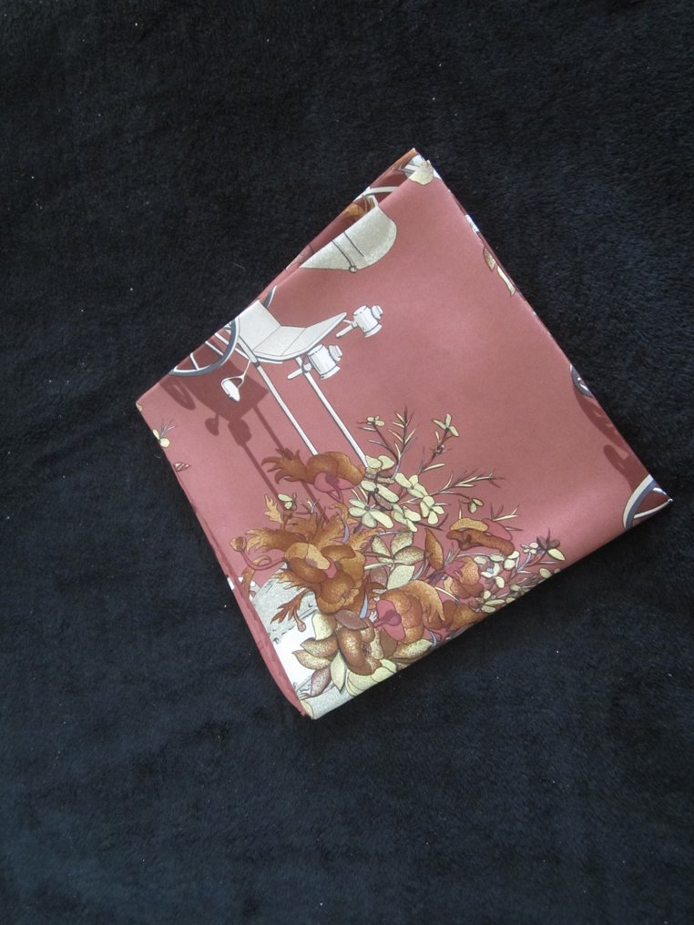 Hermès - Au Bois Dormant  DE STROPPA  1983  SOIE - Foulard #1.0