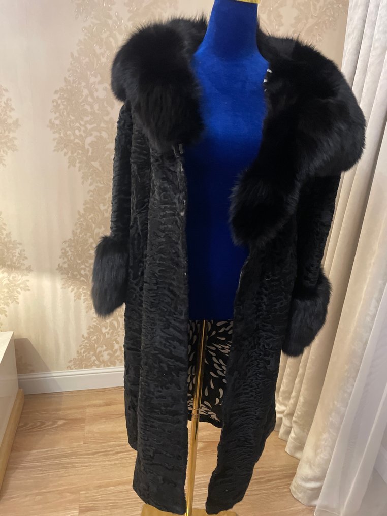 Artisan Furrier - Coat #1.0