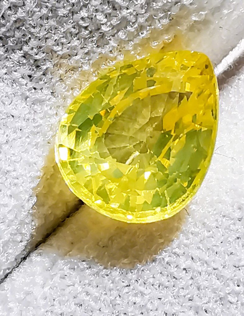 No reserve price - 1 pcs  Yellow Sapphire  - 2.34 ct - Instituto Gemólogico Español (IGE) #4.3