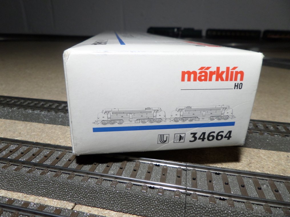 Märklin H0 - 34664 - 柴油火車 (1) - Séries 202 和 203 双牵引 - NMBS #3.2