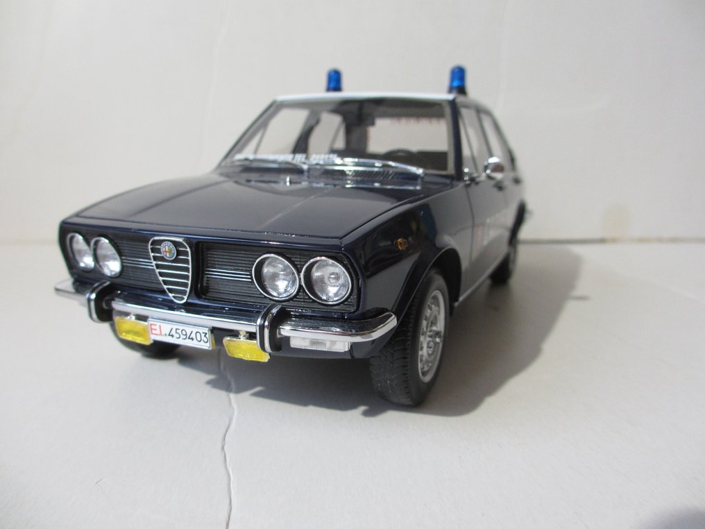 Laudoracing 1:18 - Machetă mașină - Alfetta 1.8 Carabinieri 1973 - Superselten. Ediție limitată în număr foarte mic. În magazine s-a epuizat de mult timp. #2.1