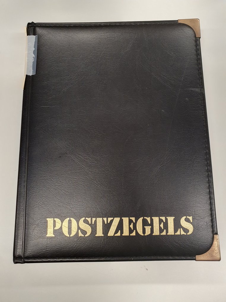 World  - Collection in 13 albums, stock books, and loose items. #1.0