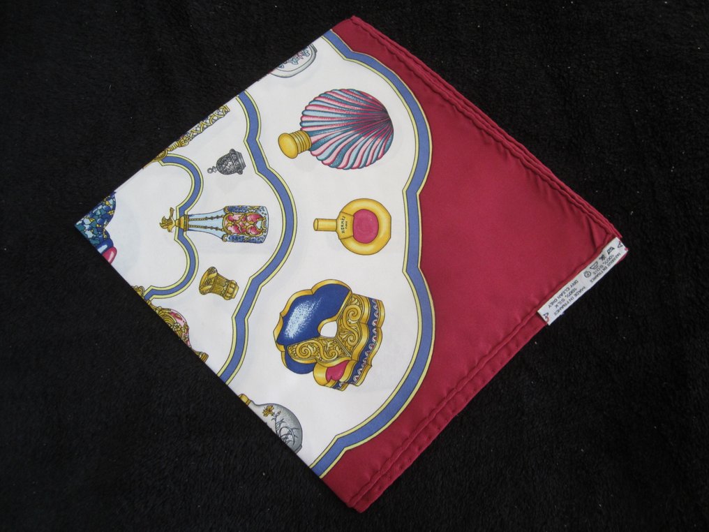 Hermès - QU IMPORTE LE FLACON   GAVROCHE DE 43x2 cms EN SOIE - Foulard #1.0