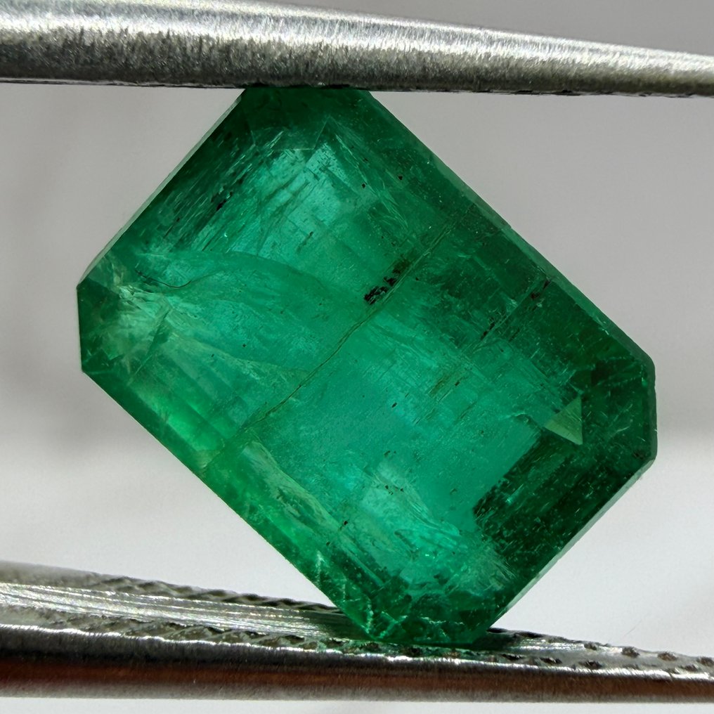 Ingen reservasjonspris - 1 pcs Grønn Smaragd - 3.21 ct - Det internasjonale gemologiske institutt (IGI) - Naturalismemerstein #1.0