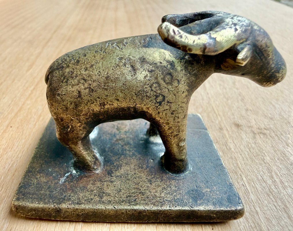 19ος αιώνας πρωτόγονη μπρούντζινη φιγούρα ενός νερόβουβαλου. - Μπρούντζος - Ινδία - British Raj (1858-1947) #1.0