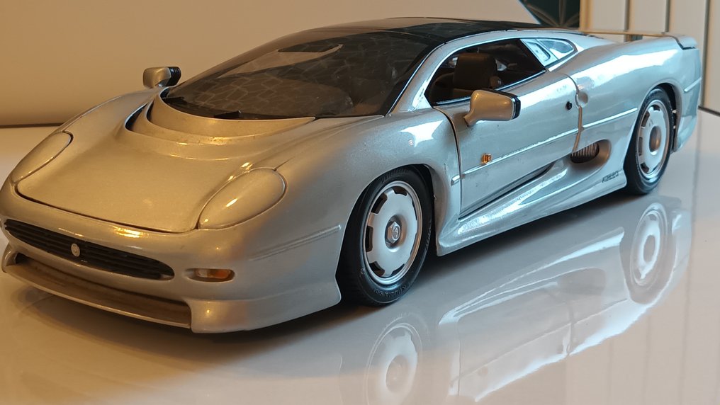 Maisto 1:12 - Modellino di auto - Jaguar XJ220 #1.0