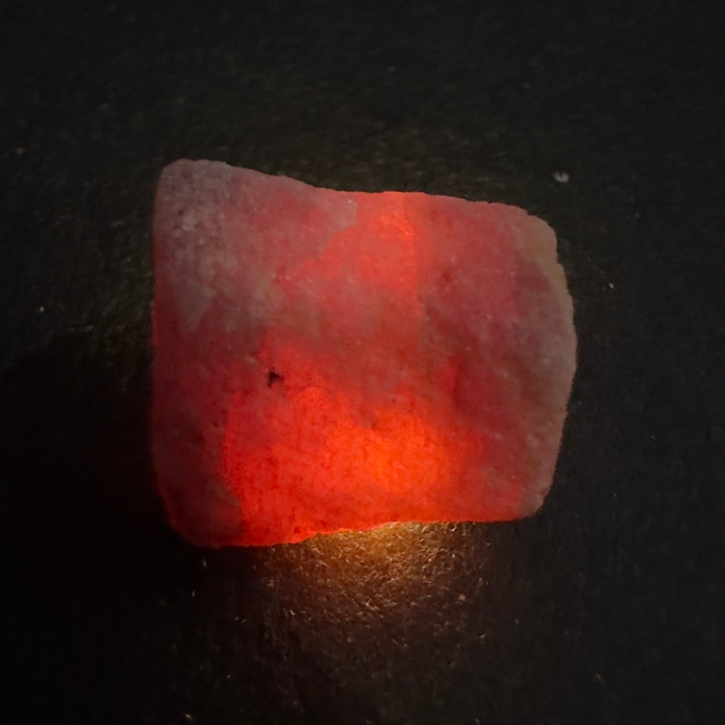 Ζαφείρι Τραχύς - Ύψος: 16 mm - Πλάτος: 15 mm- 7.56 g - (1) #1.0