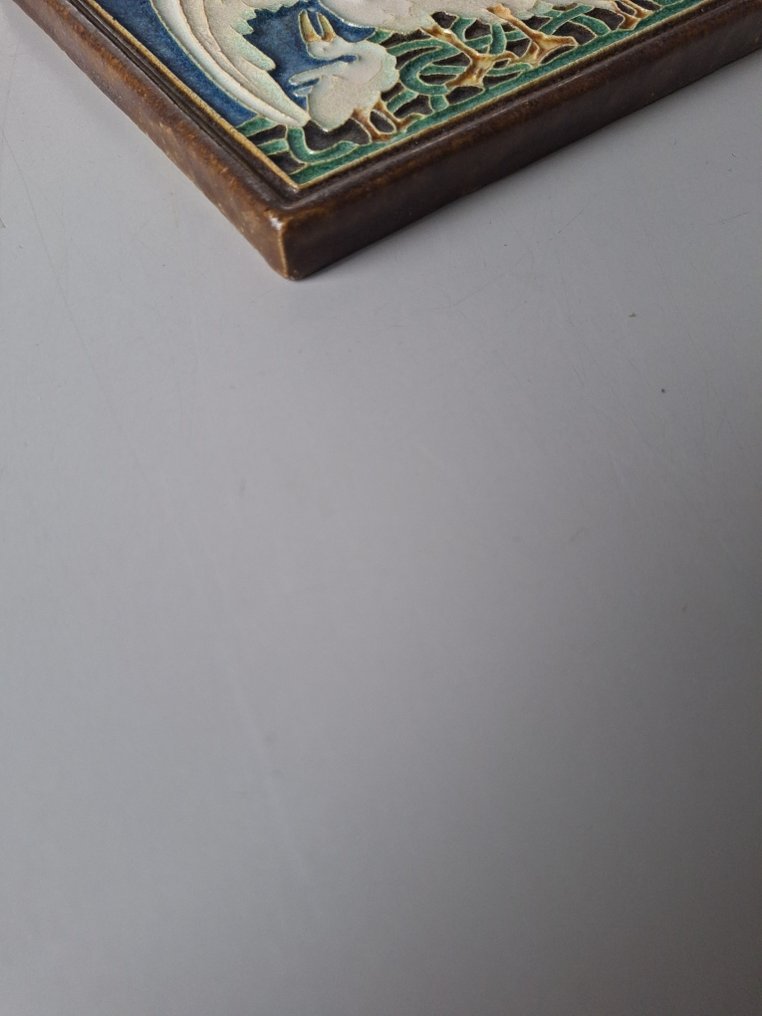  Piastrella - Piastrella cloisonne con un pellicano e i suoi pulcini. - Porceleyne Fles - 1930-1940  #1.0