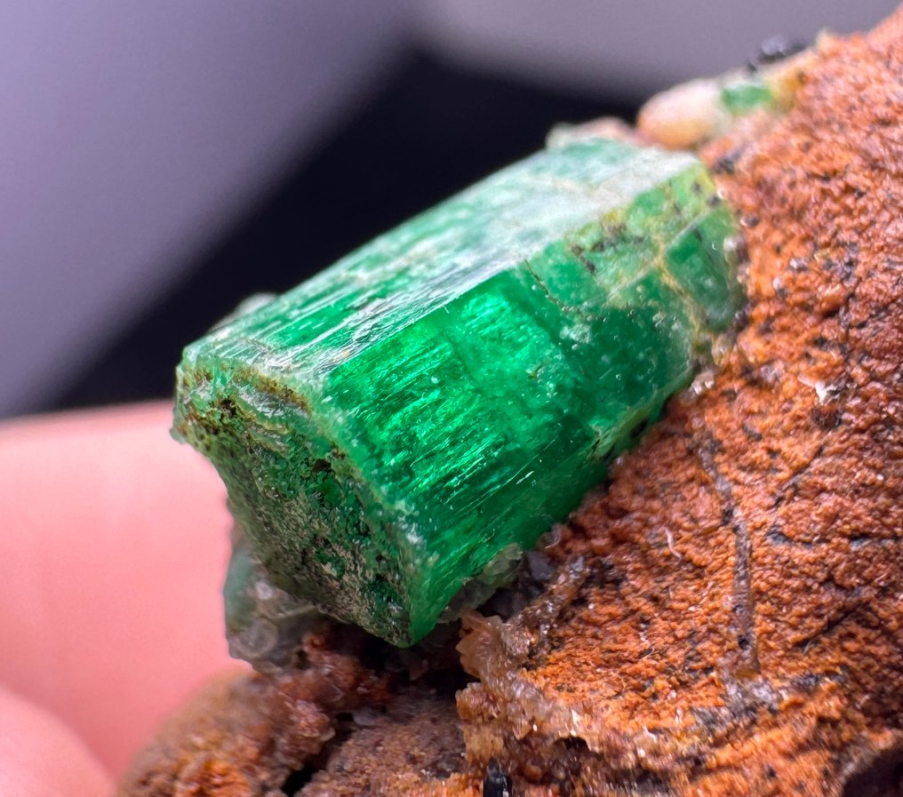 Σμαράγδι Κρύσταλλοι στη μήτρα - Ύψος: 32 mm - Πλάτος: 28 mm- 12 g - (1) #1.0