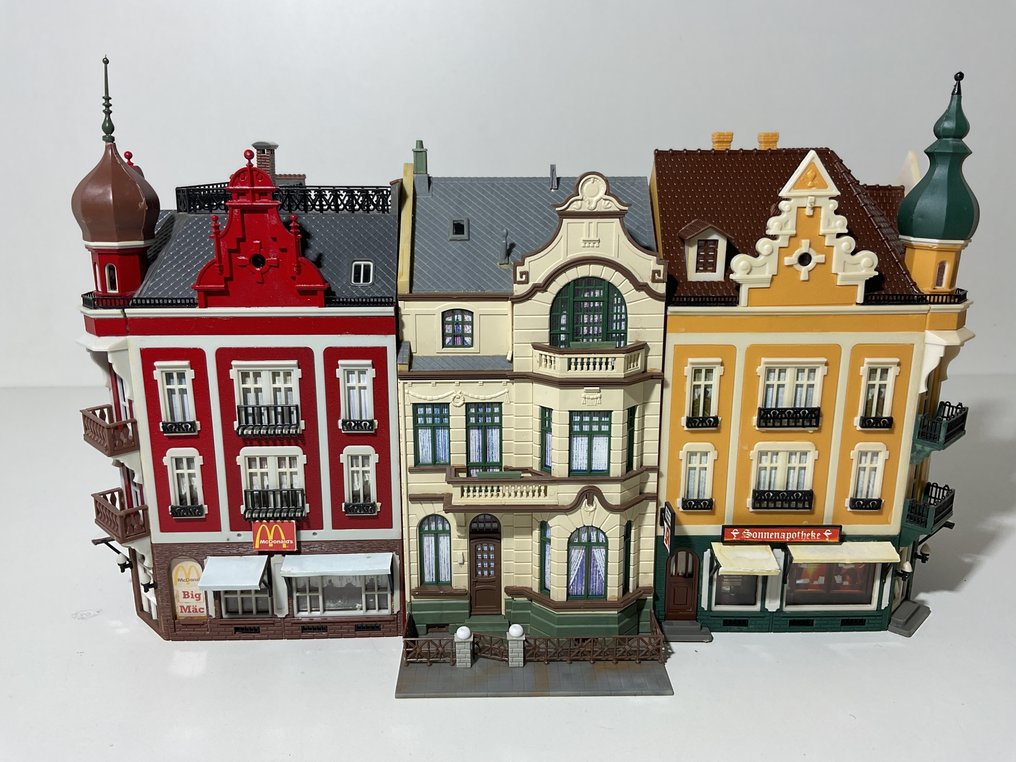 Faller, Kibri H0 - Décor de train miniature (6) - Très beaux bâtiments urbains élevés à transformer. #3.2