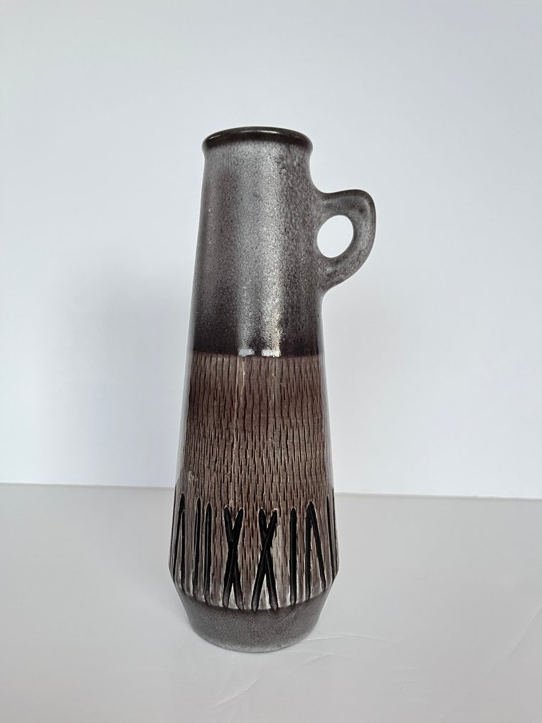 Upsala Ekeby - Ingrid Atterberg, (1920-2008) - Pitcher - Vase model '1034-188' engraved under the seat. - Ceramic, Enamel #4.3